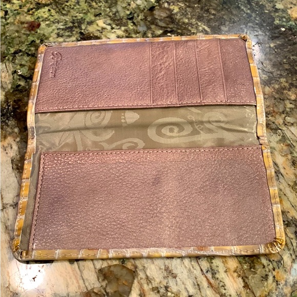 BRIGHTON BILL FOLD AND CARD CASE OUTSIDE POCKET. CROC EMBOSSED 7x3 3/4 INCHES - Picture 3 of 4